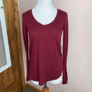 Red long sleeve v-neck shirt from SO